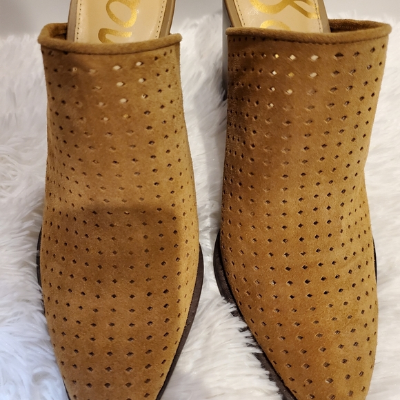 Shoes - Picture 2 of 3